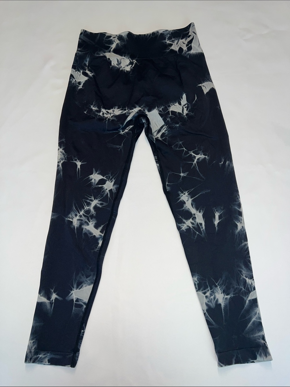 Women’s Tie-Dye Active Leggings with butt scrunch - Black and Grey - size XL